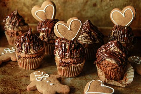 gingerbread-maple-chocolate-cupcakes-vegan-and image