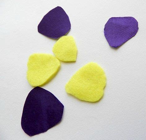 pansies-4-simple-ways-to-recreate-this-flower-on-fabric image