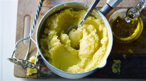 garlic-mashed-potato-with-olive-oil-recipe-bbc-food image