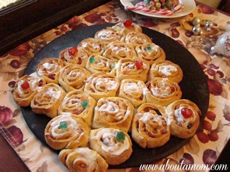mini-cinnamon-rolls-christmas-tree-recipe-about-a image