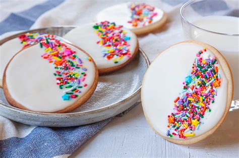 6-ways-to-decorate-cookies-with-royal-icing-simply image