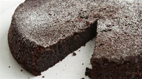 flourless-chocolate-olive-oil-cake-monash-fodmap image