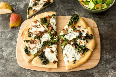 pizza-bianca-with-sausage-and-broccoli-rabe-cook image