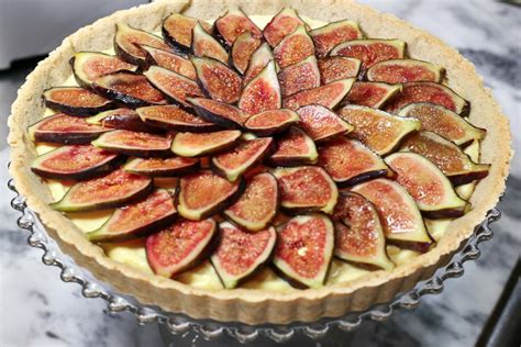 7-delicious-fall-fruit-tarts-the-spruce-eats image