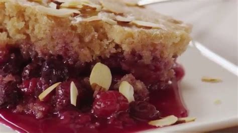 the-best-slow-cooker-cake-mixed-berry-pudding-cake image