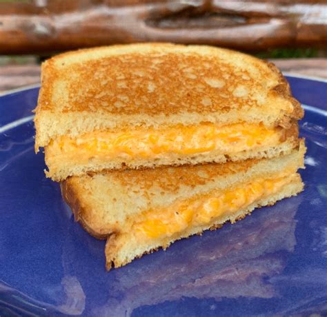 grilled-pimento-cheese-sandwich image