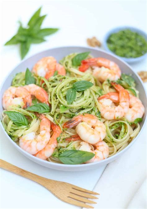 garlic-shrimp-pasta-with-arugula-lemon-pesto image