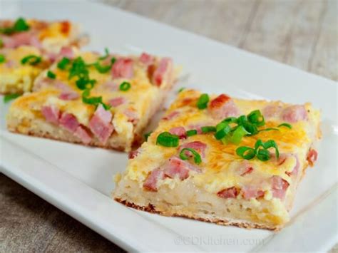 eggs-benedict-pizza-recipe-cdkitchencom image