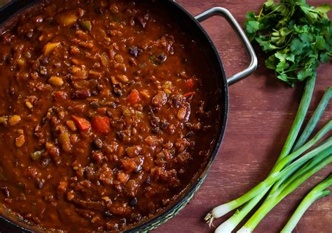 easy-vegan-chilli-recipe-mash-it-the-pesky-vegan image