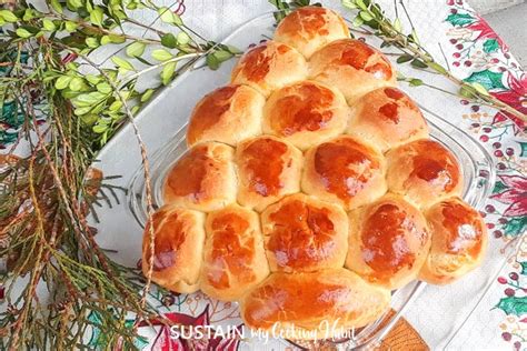pull-apart-christmas-tree-homemade-bread-rolls image