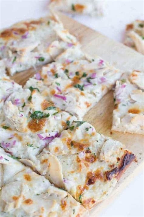 roasted-garlic-chicken-white-sauce-pizza-the-best image