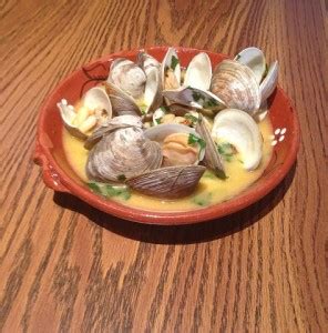 portuguese-clams-in-garlic-sauce-amijoas-bulho image