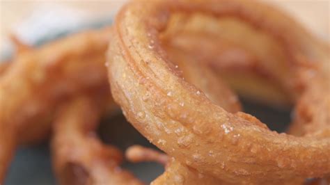 how-to-make-the-crispiest-onion-rings-ever-food-republic image