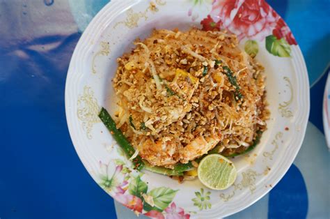 best-pad-thai-recipe-authentic-bangkok-street-vendor image