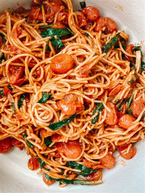 easy-roasted-tomato-and-garlic-spaghetti-vegan image