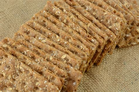 11-delicious-whole-grain-crackers-recipes-you-will-love image