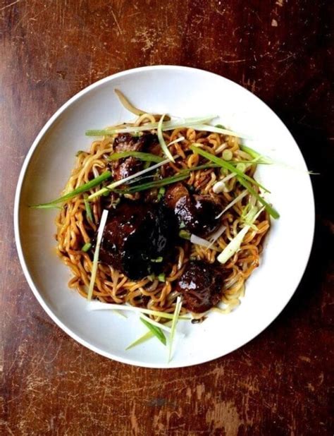 braised-oxtail-noodles image