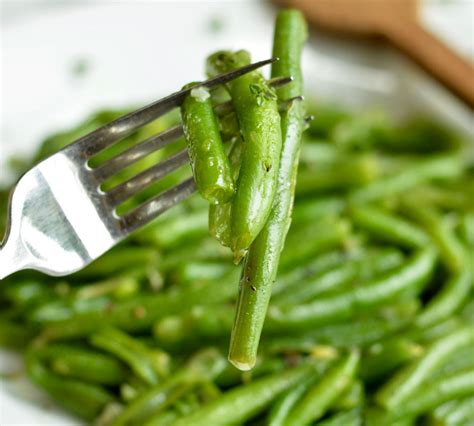 5-minute-green-beans-with-garlic-and-thyme image