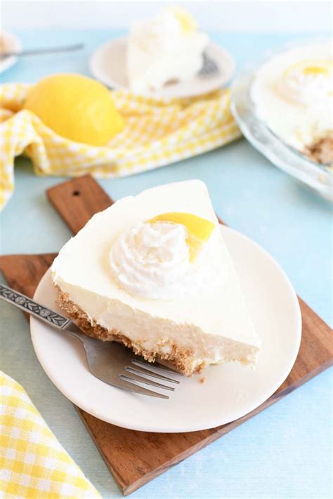 no-bake-lemon-icebox-pie-sizzling-eats image