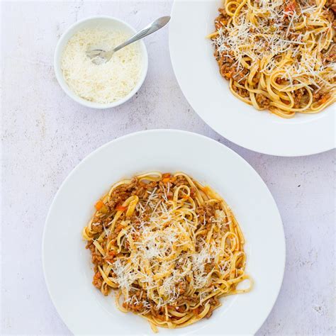 pressure-cooker-spaghetti-bolognese-easy-peasy-foodie image