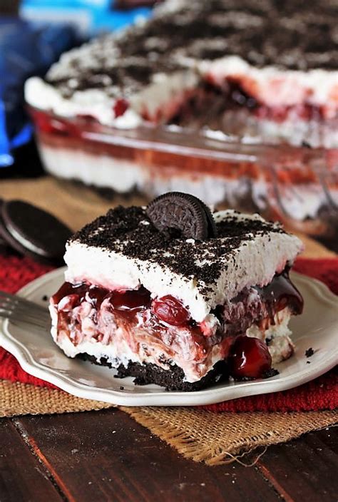 no-bake-black-forest-yum-yum-the-kitchen-is-my image