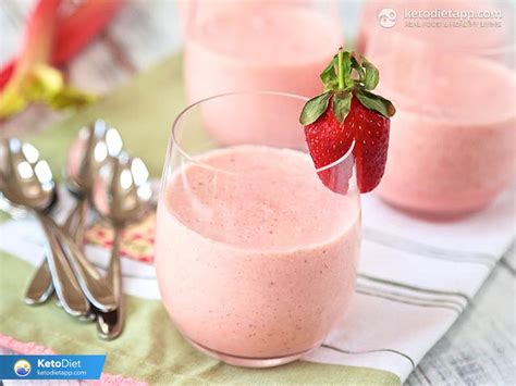 low-carb-strawberry-rhubarb-mousse-ketodiet-blog image