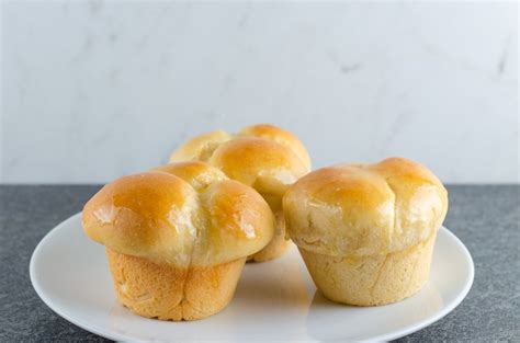 homemade-cloverleaf-rolls-recipe-smart-savvy-living image