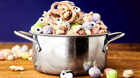 monster-munch-recipe-halloween-snack-mix-sweet image