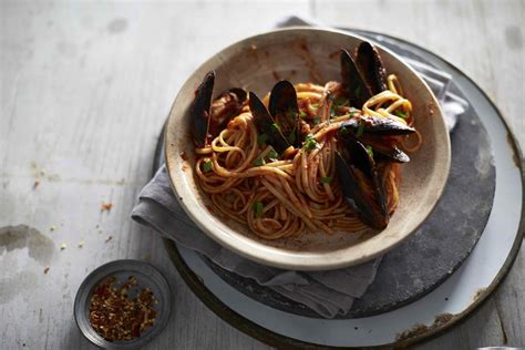spicy-linguini-with-mussels-volpi-foods image