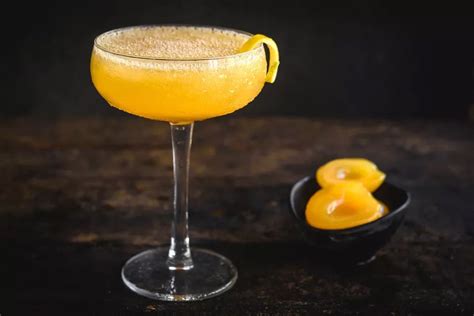 20-peachy-cocktail-recipes-you-cant-miss-the image