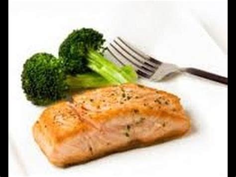 healthy-lunch-broccoli-and-steamed-salmon image