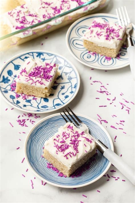 easy-vegan-vanilla-cake-7-ingredients-the-vegan-8 image