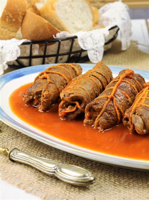 sicilian-braciole-with-prosciutto-and-raisins-mangia-bedda image
