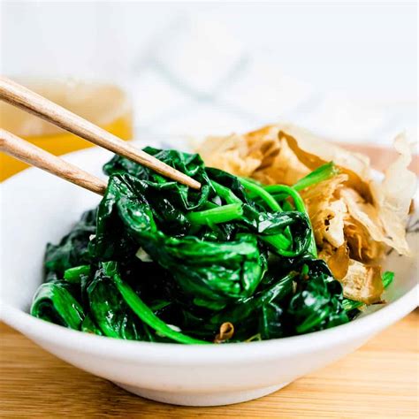 garlic-spinach-stir-fry-4-minutes-lowcarbingasian image
