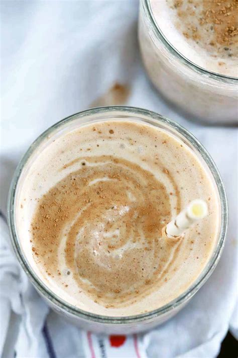 an-easy-healthy-chocolate-banana-breakfast-smoothie image