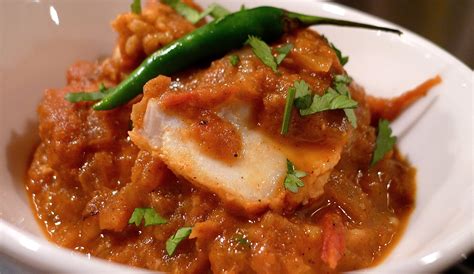 fish-curry-cracking-curries image