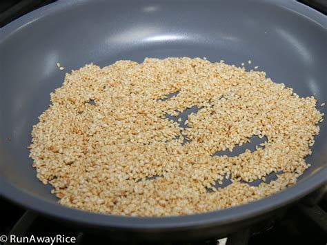 how-to-roast-sesame-seeds-in-minutes-easy image