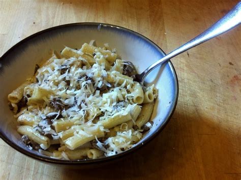 parmesan-mushroom-pasta-with-truffle-oil-sel-et image