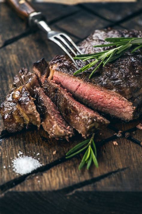 grilled-herb-flank-steak-robert-irvine image