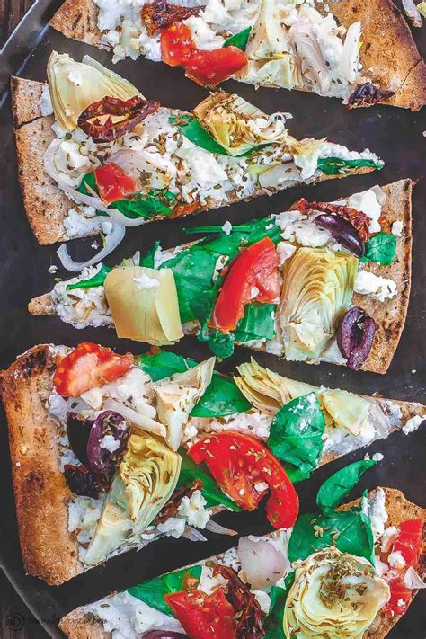 15-minute-artichoke-garden-flatbread-pizza-the image