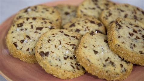 salted-butter-and-chocolate-chunk-shortbread-cookies image