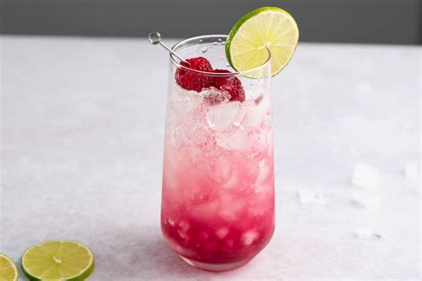 the-bramble-cocktail-recipe-with-gin-and-blackberry image