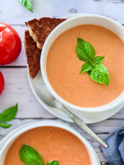 vegan-tomato-bisque-with-fresh-tomatoes-this image