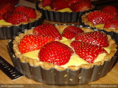 strawberry-or-raspberry-custard-tart image