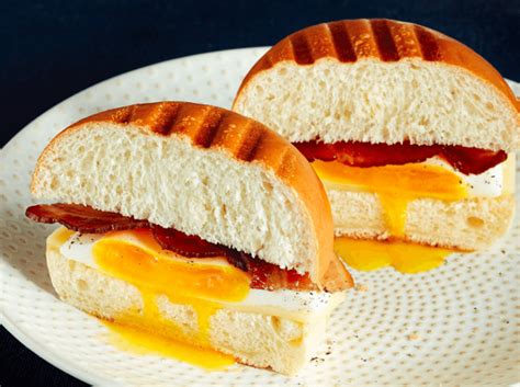 how-real-are-eggs-in-fast-food-breakfast-sandwiches image