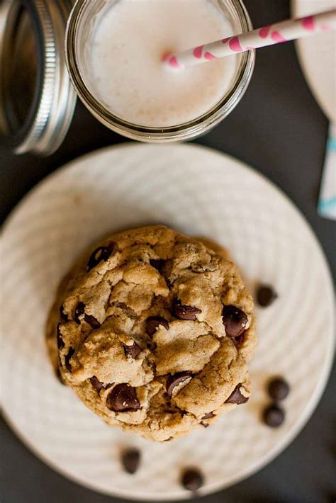 the-best-vegan-chocolate-chip-cookie-recipe-foodal image