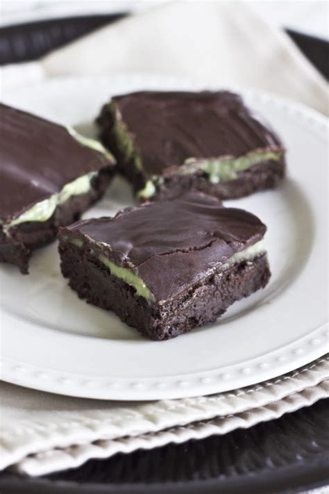 mint-brownies-healthy-dessert-brownies-natural image