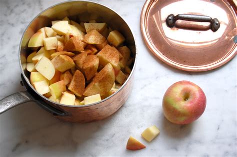 homemade-chunky-applesauce-recipe-unpeeled-journal image