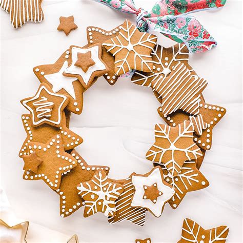 gingerbread-wreath-food-folks-and-fun image