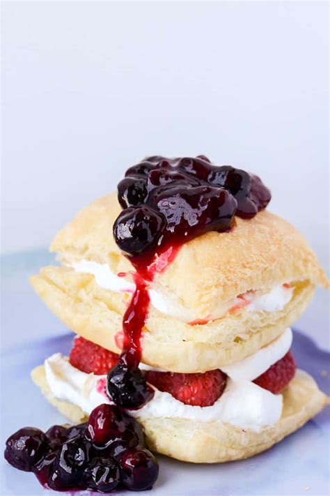 mixed-berry-napoleon-with-puff-pastry-delicious-little image